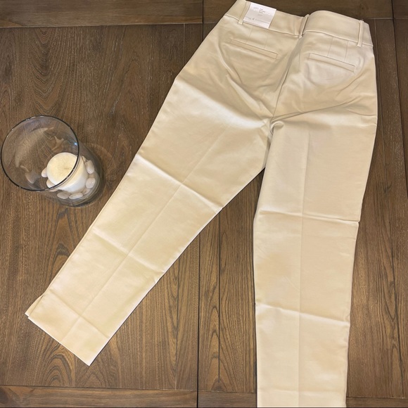 NWT orig 69.50 are a steal! Crop Pant Curvy Riviera. neutral color - Picture 2 of 5